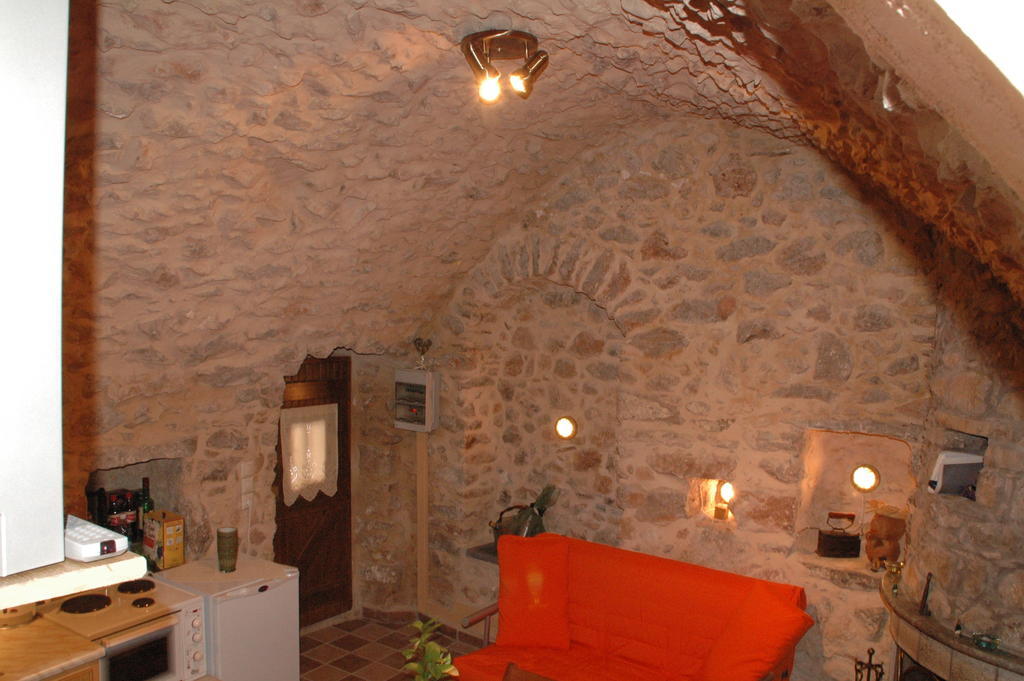 Stoneapartments, Γ Κωσταλοσ Και Σια Οε Avgonima Esterno foto